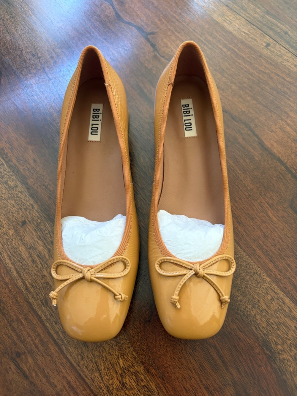 EU 39 NIB Bibi Lou Tan Patent Ballet Flats with Bow